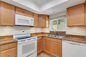 66 STRATHMORE BOULEVARD, SARASOTA, FL 34233 - MLS#MFRA4663179