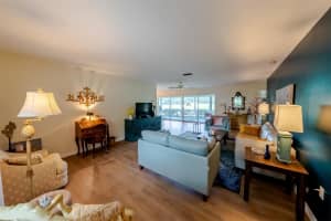 5617 PALM AIRE DRIVE, SARASOTA, FL 34243 - MLS#MFRA4663205