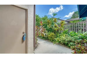 5956 CLUBSIDE DRIVE, SARASOTA, FL 34243 - MLS#MFRA4663249