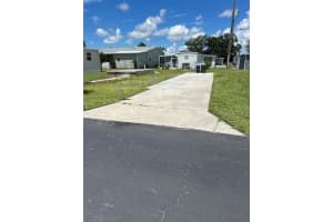 204 FREEPORT DRIVE, SARASOTA, FL 34233 - MLS#MFRA4663279