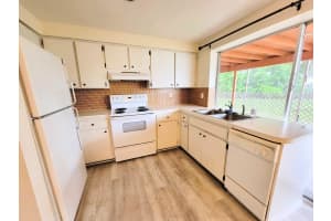 6304 GEORGIA AVENUE, BRADENTON, FL 34207 Sold 10/09/25