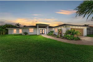 668 Key Royale Dr, HOLMES BEACH
