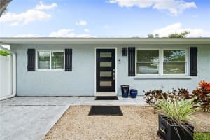 1911 UPPER BEECHWOOD AVENUE, SARASOTA, FL 34231 - MLS#MFRA4663604