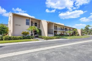 2607 WOODGATE LANE, SARASOTA, FL 34231 - MLS#MFRA4663674