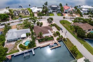 646 Key Royale Dr, HOLMES BEACH