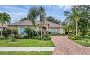 7906 ASHLEY CIRCLE, UNIVERSITY PARK, FL 34201 Sold 11/21/25