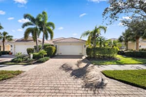 7561 Pesaro Dr, SARASOTA