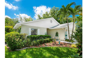 4888 OAK RUN DRIVE, SARASOTA, FL 34243 - MLS#MFRA4663879