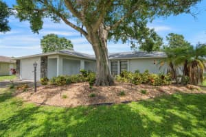 2044 COUNTRY MEADOWS LANE, SARASOTA, FL 34235 - MLS#MFRA4663881