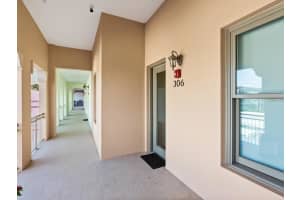 555 ORANGE AVENUE, SARASOTA, FL 34236 - MLS#MFRA4663941