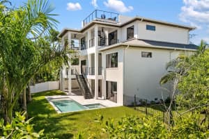226 GARDEN LANE, SARASOTA, FL 34242 Sold 11/18/25