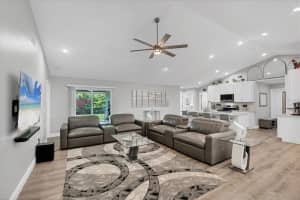 618 EASTPOINTE COURT, SARASOTA, FL 34232 - MLS#MFRA4664067