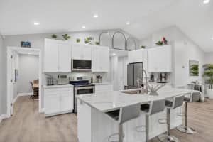 618 EASTPOINTE COURT, SARASOTA, FL 34232 - MLS#MFRA4664067