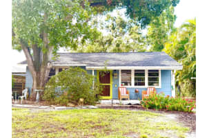 1702 HILLVIEW STREET, SARASOTA, FL 34239 - MLS#MFRA4664314
