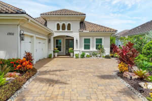 17011 VERONA PLACE, LAKEWOOD RANCH, FL 34202 - MLS#MFRA4664414