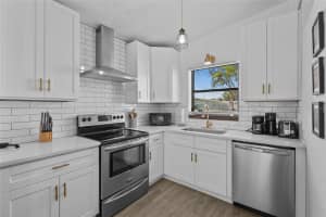 5619 NEW YORK AVENUE, SARASOTA, FL 34231 - MLS#MFRA4664577