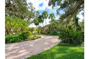 4626 HADFIELD DRIVE, SARASOTA, FL 34235 - MLS#MFRA4664850