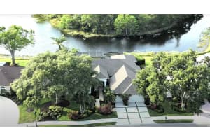 8687 Woodbriar Dr Sarasota, FL 34238 - Off Market