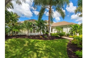 8687 Woodbriar Dr Sarasota, FL 34238 - Off Market