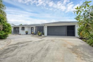 527 BELLAIRE DRIVE, VENICE, FL 34293 - MLS#MFRA4665117