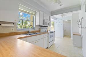 2335 ELFIN WAY, SARASOTA, FL 34231 - MLS#MFRA4665166