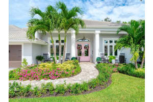 8600 Woodbriar Dr, SARASOTA