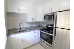 3001 BEE RIDGE ROAD, SARASOTA, FL 34239 - MLS#MFRA4665244