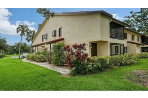 5785 GARDENS DRIVE, SARASOTA, FL 34243 Sold 12/05/25