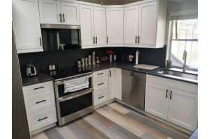 4131 CENTER GATE BOULEVARD, SARASOTA, FL 34233 - MLS#MFRA4665389