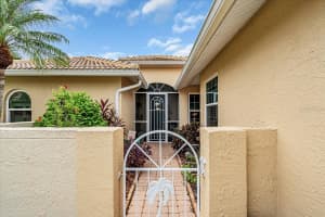 235 AUBURN WOODS CIRCLE, VENICE, FL 34292 - MLS#MFRA4665479