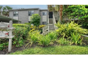 1611 CLOWER CREEK DRIVE, SARASOTA, FL 34231 - MLS#MFRA4665509