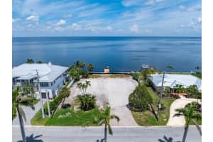659 KEY ROYALE DRIVE, HOLMES BEACH, FL 34217 - MLS#MFRA4665652