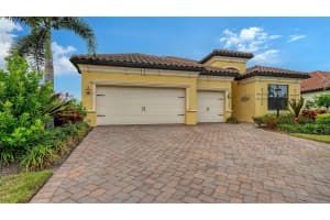 7007 WHITTLEBURY TRAIL, LAKEWOOD RANCH, FL 34202 - MLS#MFRA4665928
