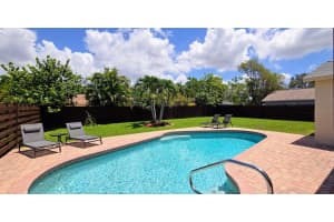 3803 EASTON STREET, SARASOTA, FL 34238 - MLS#MFRA4665981