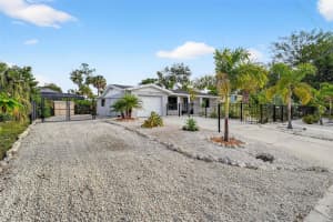 875 32ND STREET, SARASOTA, FL 34234 - MLS#MFRA4666208