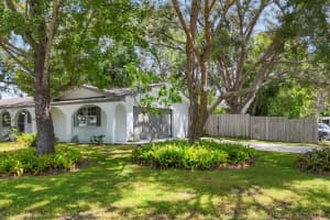 2912 PINECREST WAY, SARASOTA, FL 34239 Sold 12/12/25