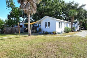 1704 COCOANUT AVENUE, SARASOTA, FL 34234 - MLS#MFRA4666635