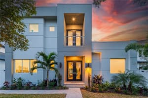 2430 Floyd St, SARASOTA