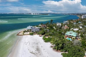 26 SANDY HOOK ROAD, SARASOTA, FL 34242 Sold 12/30/25