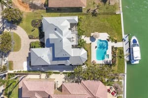 810 SIESTA DRIVE, SARASOTA, FL 34242 - MLS#MFRA4667093