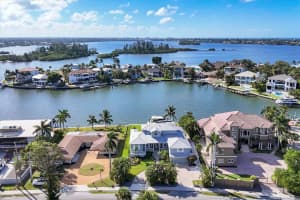 810 SIESTA DRIVE, SARASOTA, FL 34242 - MLS#MFRA4667093