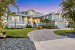 810 SIESTA DRIVE, SARASOTA, FL 34242 - MLS#MFRA4667093