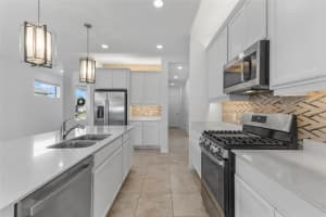8121 STERNWAY ROAD, SARASOTA, FL 34240 - MLS#MFRA4667132