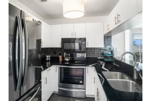 972 SANDPIPER CIRCLE, BRADENTON, FL 34209 - MLS#MFRA4667136