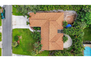 1884 SOUTHPOINTE DRIVE, SARASOTA, FL 34231 - MLS#MFRA4667255