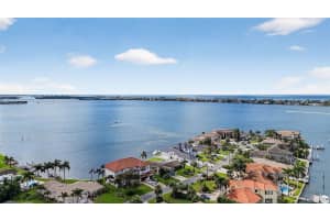 1884 SOUTHPOINTE DRIVE, SARASOTA, FL 34231 - MLS#MFRA4667255