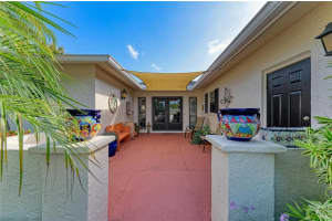 7087 FAIRWAY BEND CIRCLE, SARASOTA, FL 34243 - MLS#MFRA4667373