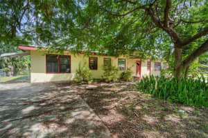 2729 BROADWAY, FORT MYERS, FL 33901 - MLS#MFRA4667585