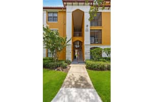 8341 38TH STREET CIRCLE, SARASOTA, FL 34243 - MLS#MFRA4667719