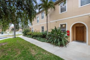 3557 PARKRIDGE CIRCLE, SARASOTA, FL 34243 Sold 12/05/25